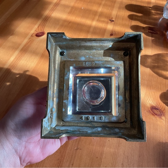 ANTIQUE BRASS & LEAD CRYSTAL INKWELL / PEN HOLDER GLOWY URANIUM VINTAGE NEON - Picture 11 of 14